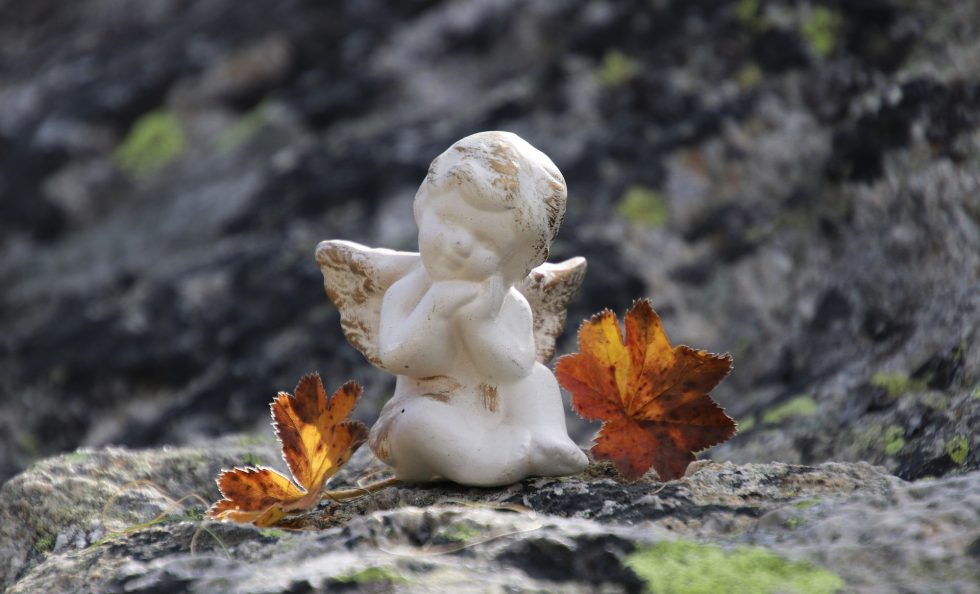 angel-figurine-7556474_1920