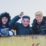 Donald Trump, Kim Jong-un ja Pipsa Possu perheineen tarjosivat karkkisateen koululaisten niskaan – Katso, millaisia asuja nähtiin Ylöjärven lukion penkkareissa
